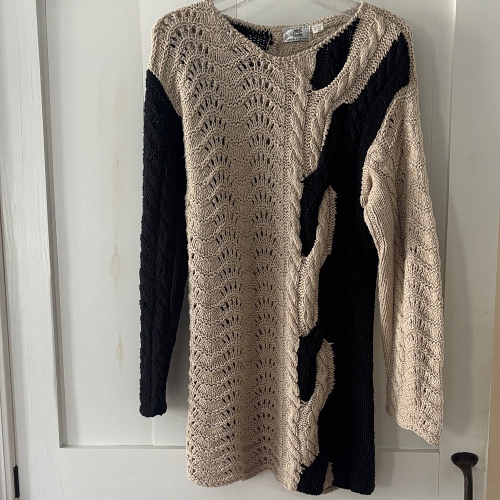 Elegant V-Neck Sweater in Black and Cream 80%Silk